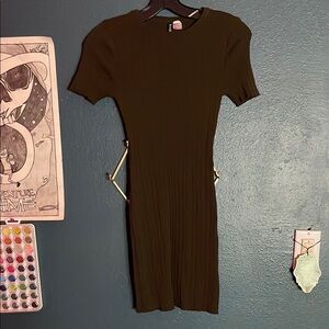 Brown Bodycon Dress with Short Sleeves and Crew Neck for Casual Occasions